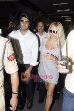 Pamela Anderson arrives in India for Bigg Boss in Mumbai Airport on 15th Nov 2010 (3).jpg